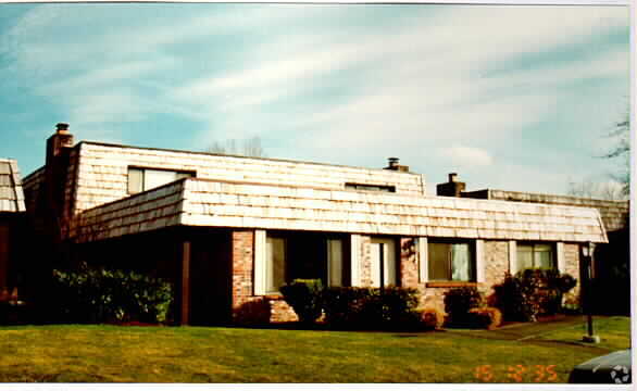 Building Photo - Fairlake 118