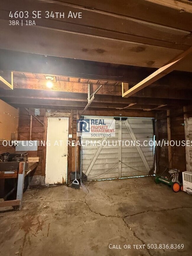 Building Photo - 4603 SE 34th Ave