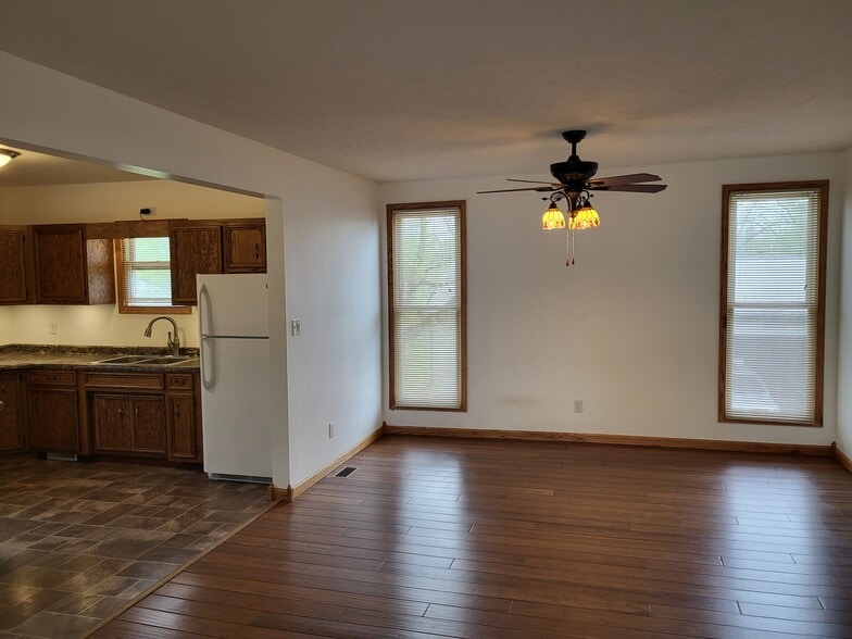 Dining room - 312 N Illinois St