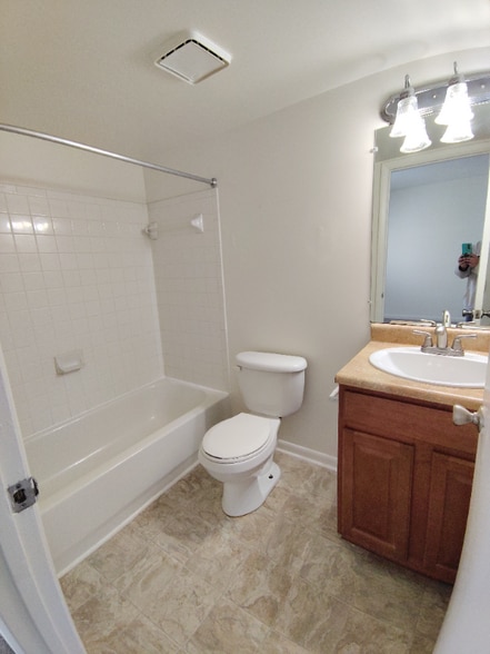 Building Photo - 600 Reusens Rd