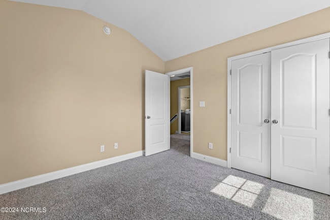 Building Photo - 224 Admiral Ct