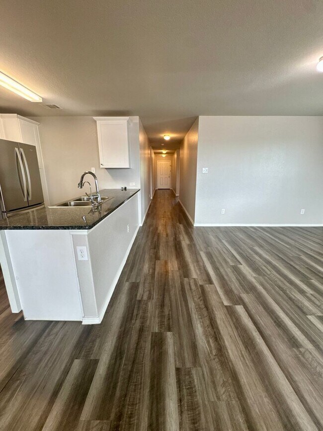 Building Photo - AVAILABLE IN BULVERDE!  In Hidden Trails S...