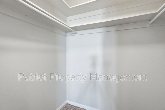 Building Photo - 1702 W Tuckey Ln