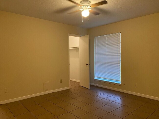Building Photo - Charming 3 bed/2 bath home for rent in the Old River Manor subdivision in Channelview,