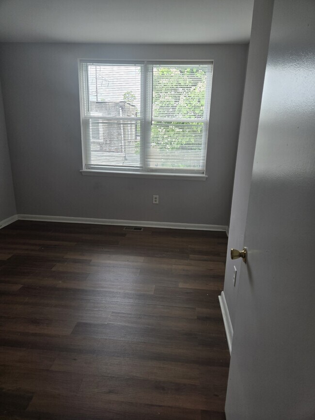 Building Photo - 4206 W Girard Ave