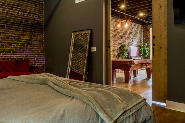 Building Photo - FURNISHED LUXURY LOFT (SHORT TERM / INSURANCE)