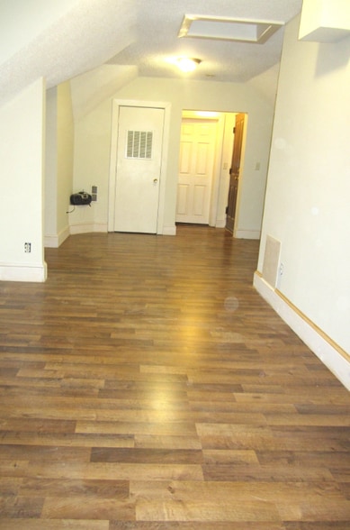 Building Photo - 2615 Polk St NE