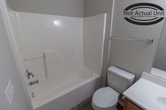 Building Photo - 5000 Derby Ridge Dr