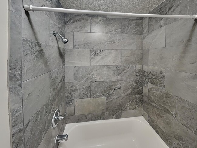 Building Photo - 1017 Hawkview Dr