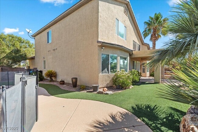 Building Photo - 5863 Gushing Spring Ave