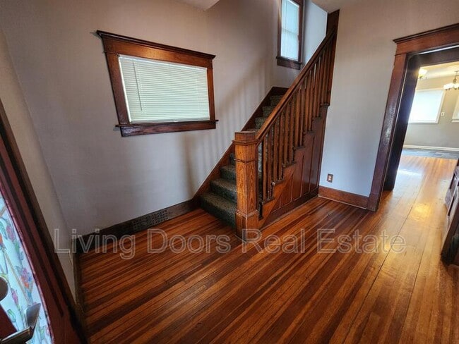 Building Photo - 837 Peach St