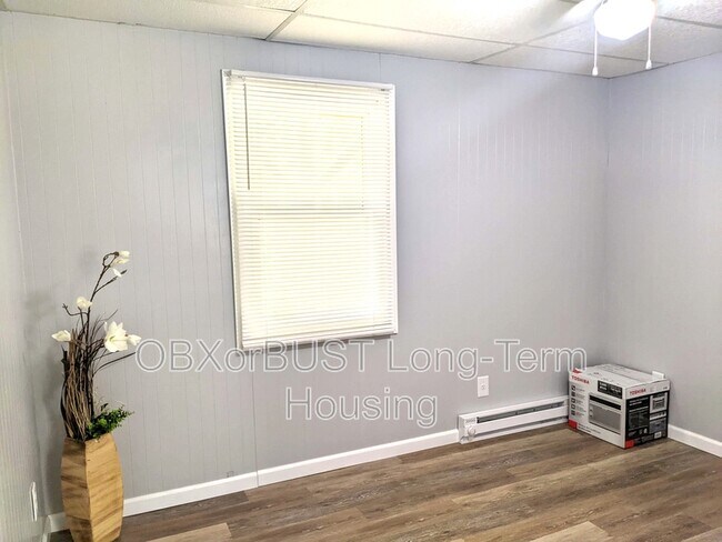 Building Photo - 105 Linden St