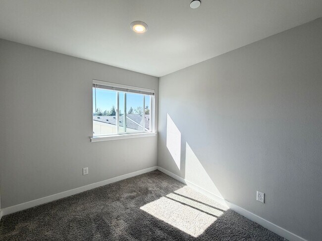 Building Photo - 18016 12th Ave NE