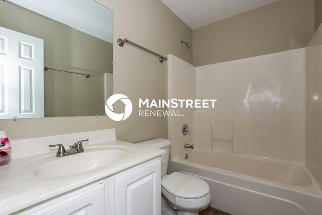 Building Photo - 3 Bedroom Pet-Friendly Home in Charlotte, NC with Main Street Renewal