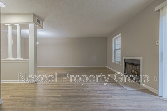 Building Photo - 6730 Racquet Club Dr