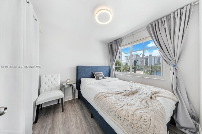 Building Photo - 2600 Collins Ave