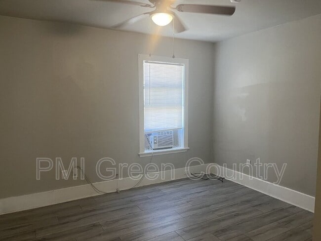 Building Photo - 219 N Bristow Ave