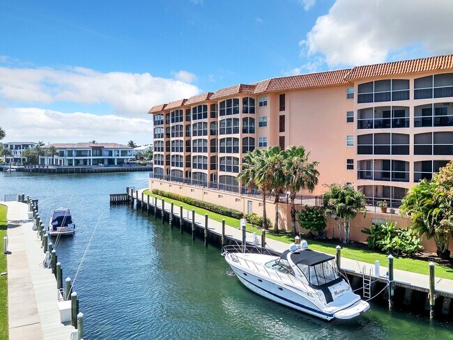 Building Photo - 2871 N Ocean Blvd