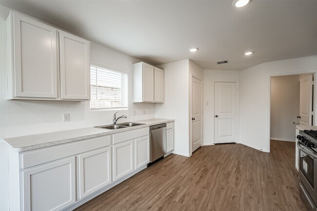 Building Photo - 4138 Zavala Ml St