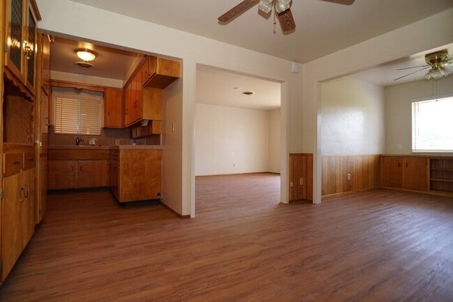 Building Photo - Charming 2 bedroom 1 bath in Carmichael!