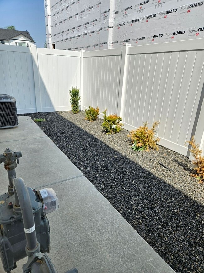 Building Photo - Super cute Row Home with 1 car garage 2 be...