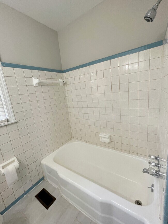 Building Photo - 615 Austin Dr NW