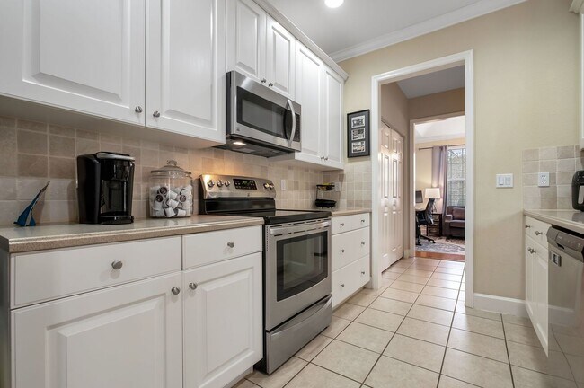 Building Photo - Southwood Home With Large Yard