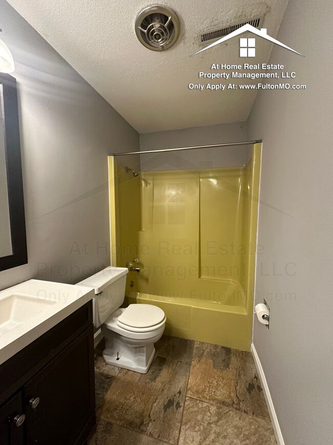 Building Photo - 107 Spruce Dr