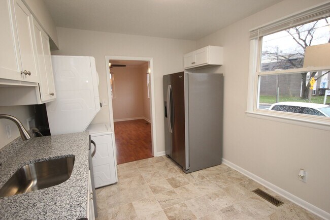 Building Photo - Renovated 2 Bedroom, 1 Bath Single-Family Home