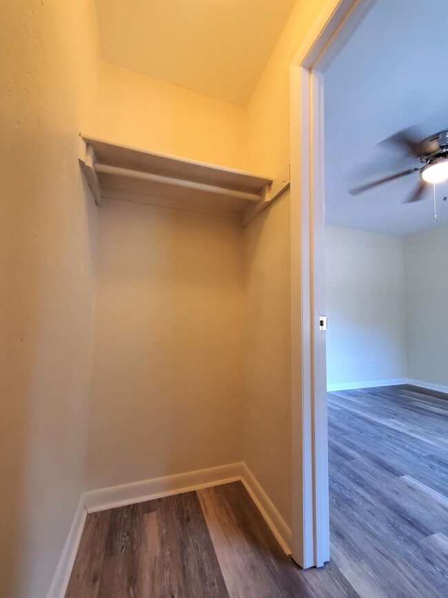 Building Photo - FOR RENT 2 bedroom 1.5 bath townhome