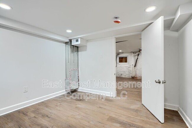 Building Photo - 1153 Sargeant St