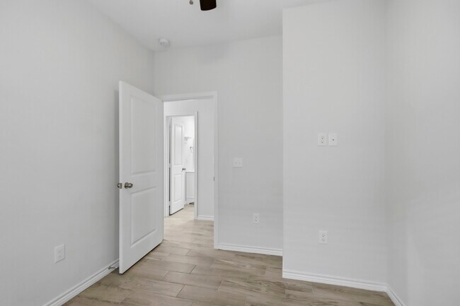 Building Photo - 16902 Balmoral St
