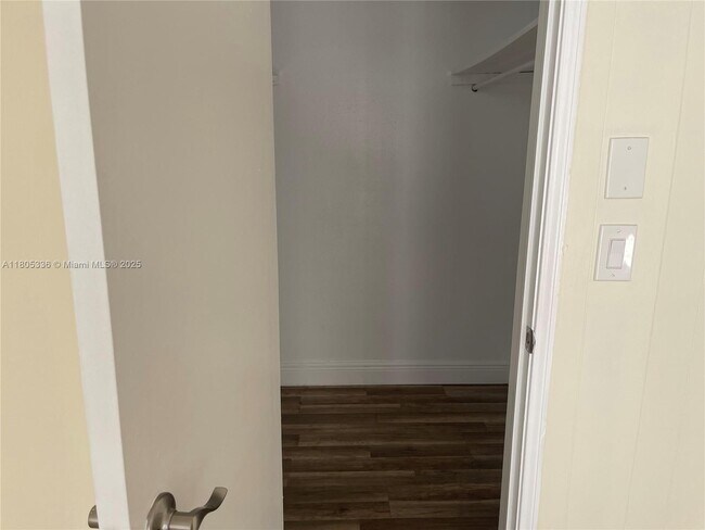 Building Photo - 9401 Evergreen Pl