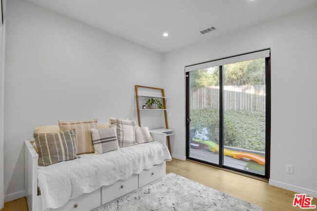 Building Photo - 4852 Seldner St E