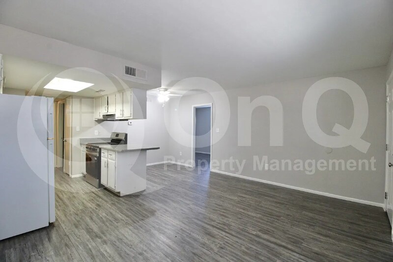 Building Photo - 3002 E Waltann Ln