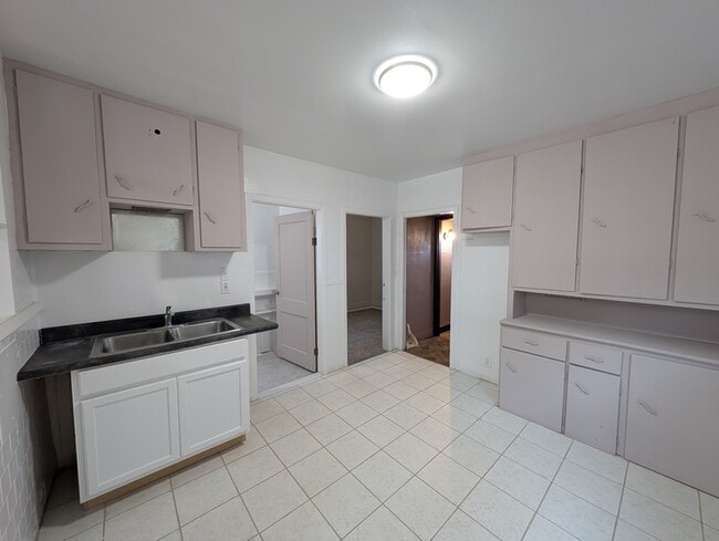 Building Photo - 40 Kerns Ave