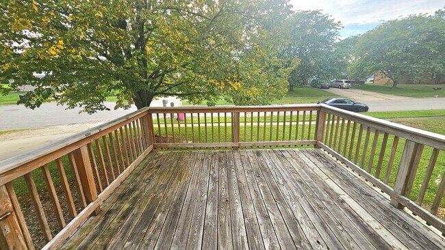 Building Photo - 1817-1819 Sawmill Pl Mansfield OH 44904