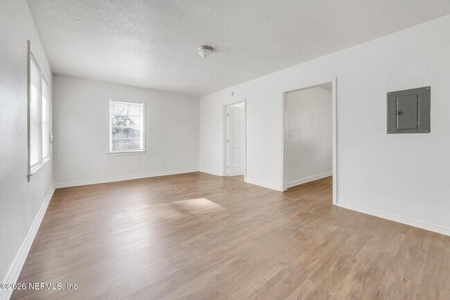 Building Photo - 3173 3rd St Cir S