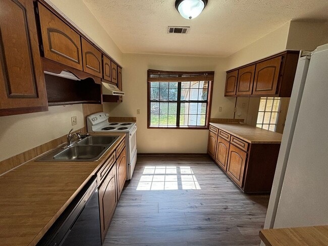Building Photo - 1132 Eagle Cir