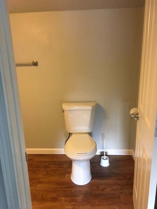 Building Photo - South Redding 2-Story Home, located in cul-de-sac