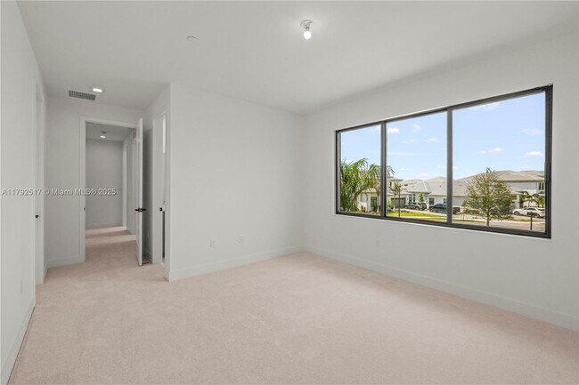 Building Photo - 12865 Wingspan Ct