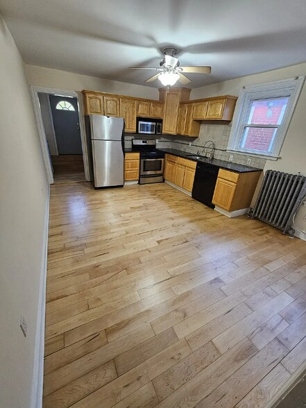 Building Photo - 4235 Main St