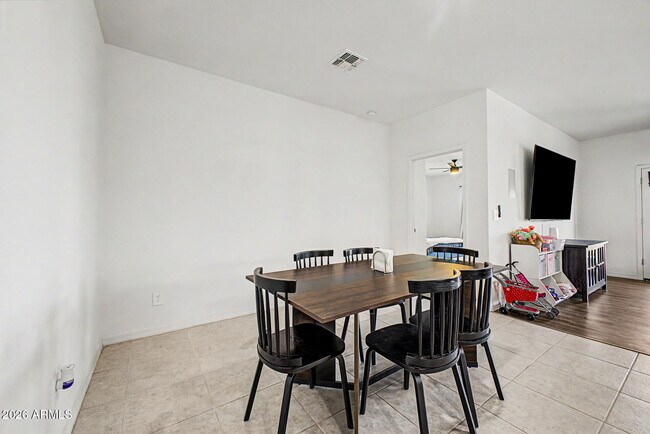 Building Photo - 4907 N 192nd Ln