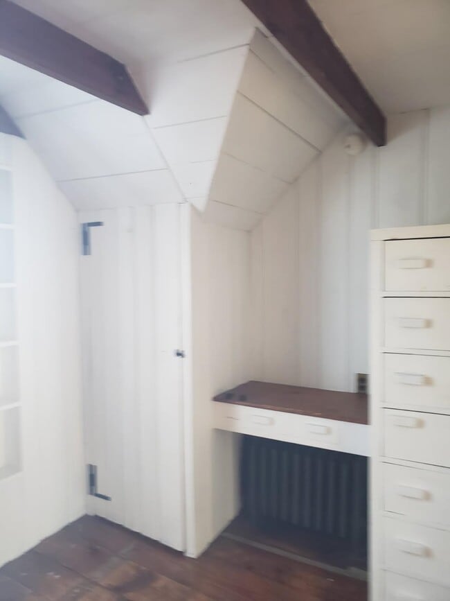 Building Photo - 5 Perry Ave