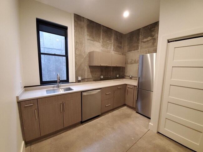Building Photo - 423 N 8th St