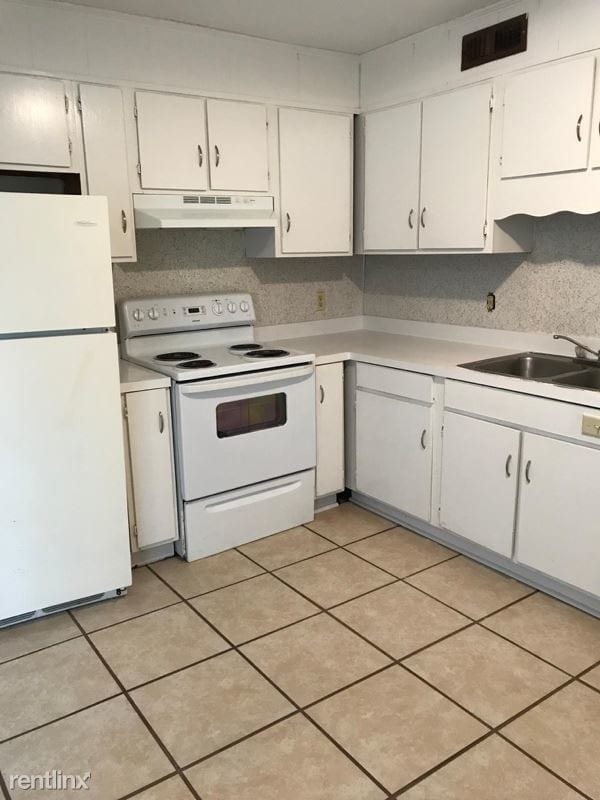 Building Photo - 2 br, 1.5 bath Townhome - 201 Cedar St