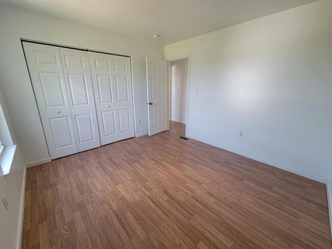 Building Photo - 101 Hemlock Ct