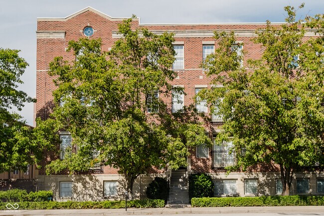Building Photo - 420 E Ohio St