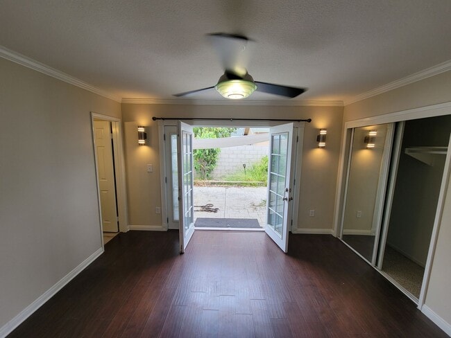 Building Photo - Rare 4 Bed, 2 Bath House