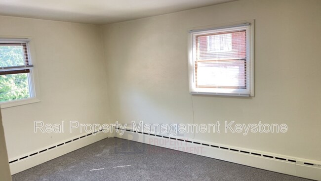 Building Photo - 305 Greenlee Rd